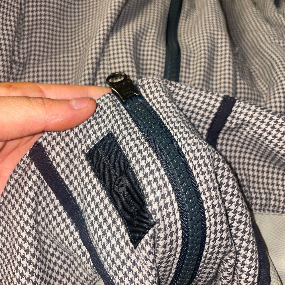 Lululemon Houndstooth Brown Rain Jacket - Picture 8 of 8